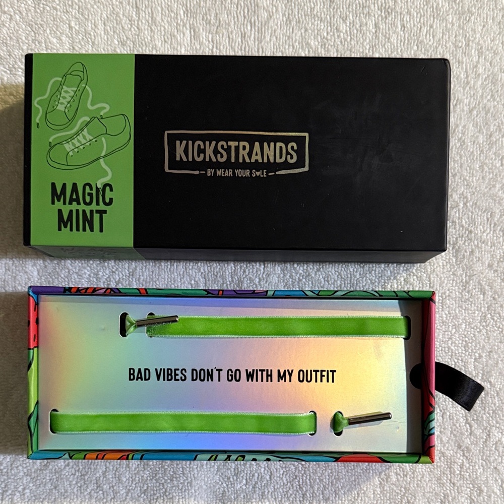 NIB - Kickstrands Magic Mint Shoelaces